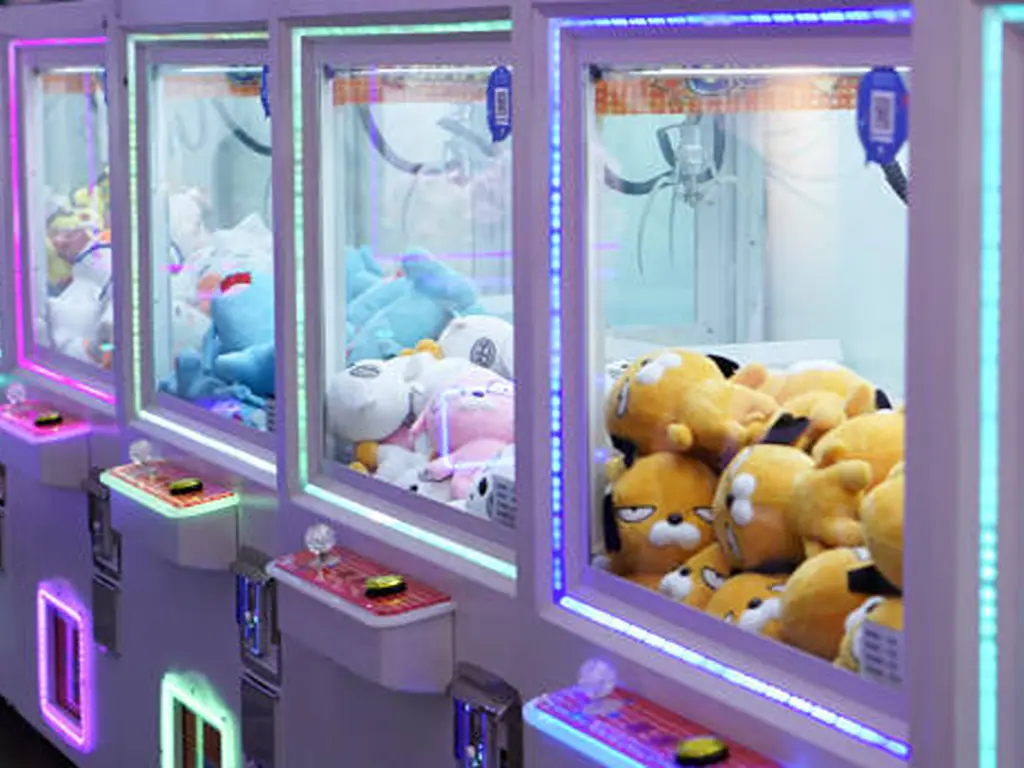 Claw Machine vs Cut Your Prize Machine Pros and Cons
