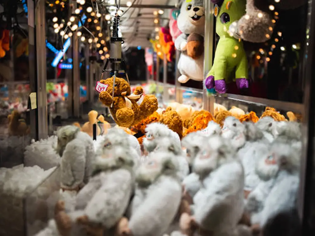 How to Boost Holiday Sales with Claw Machines cover