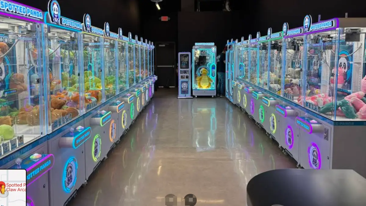 Cases4 Spotted Panda Claw Arcade