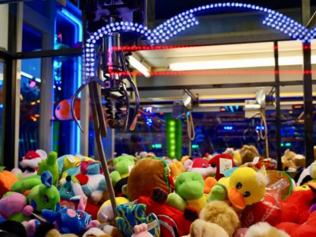 How to Select Claw Machine Prizes That Keep Players Coming Back
