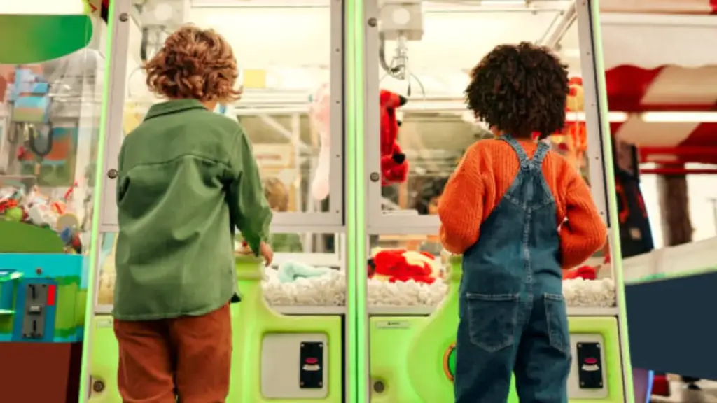 Tiered and Milestone Rewards in Claw Machines