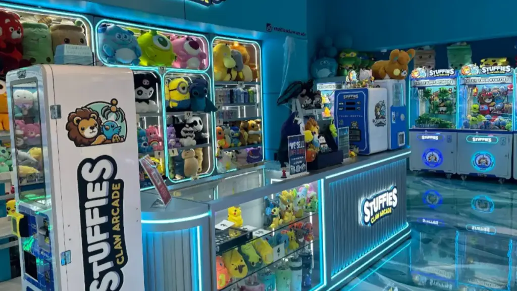 Tongru Case Studies stuffies claw