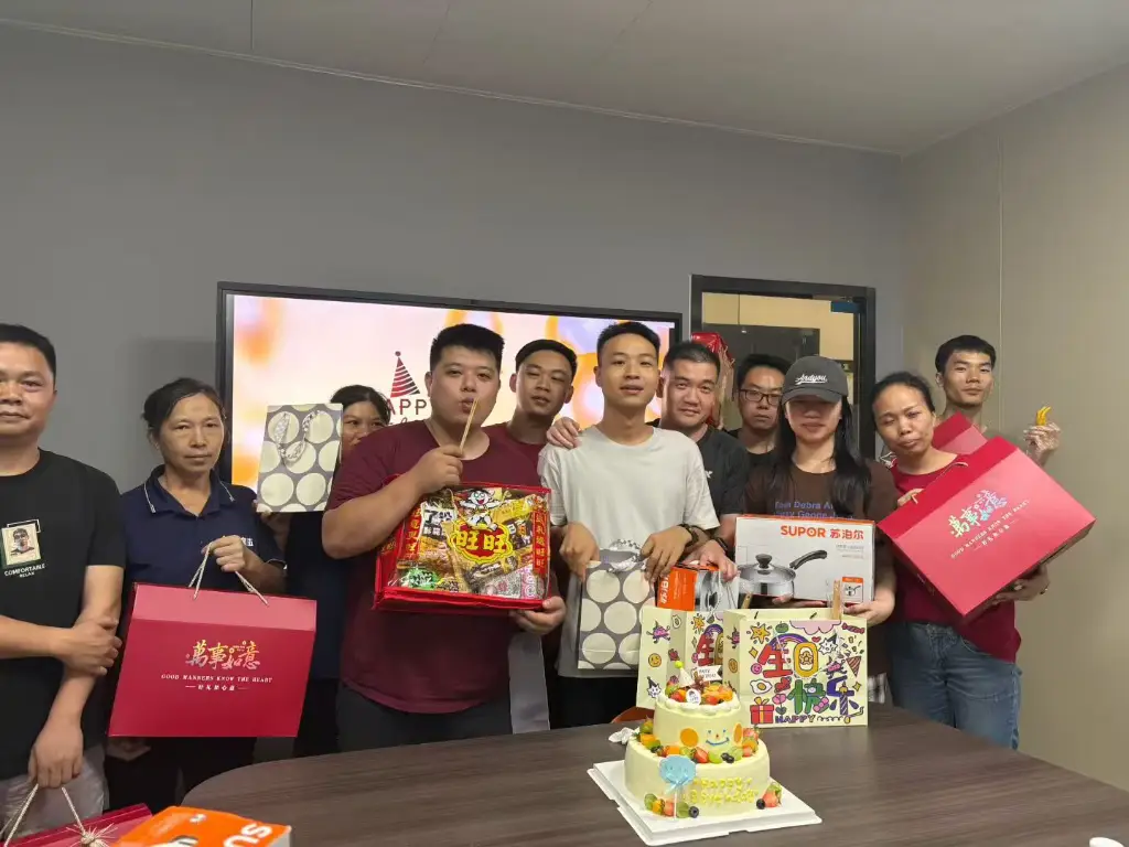 Tongru company culture quarterly birthday celebration
