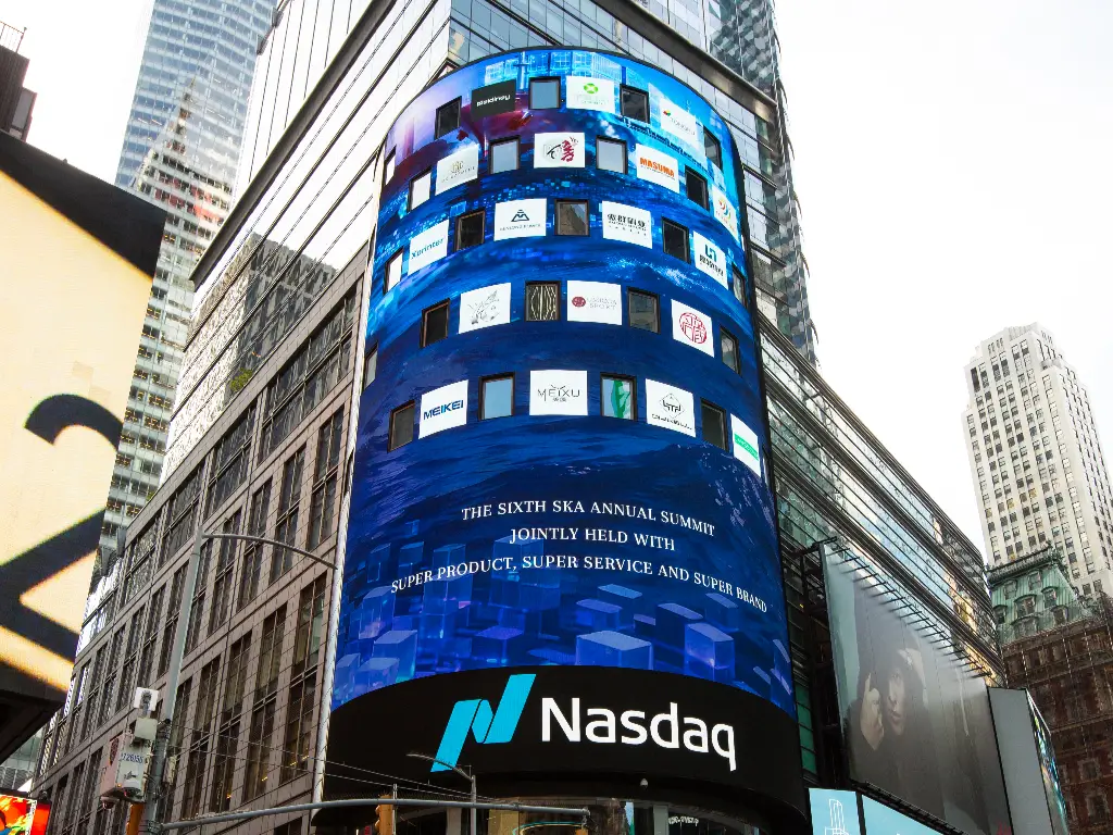 tongru nasdaq screen in new york