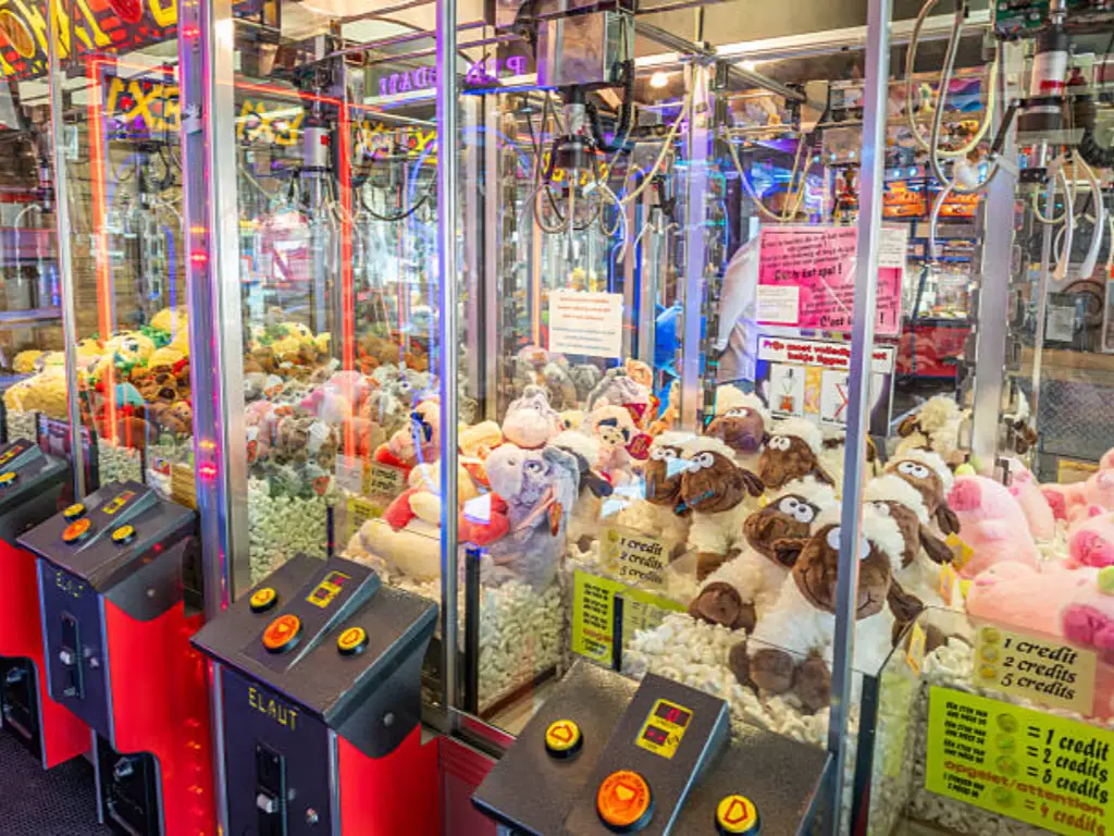 10 Questions You Should Ask Before Buying a Claw Machine for Your Arcade or Location