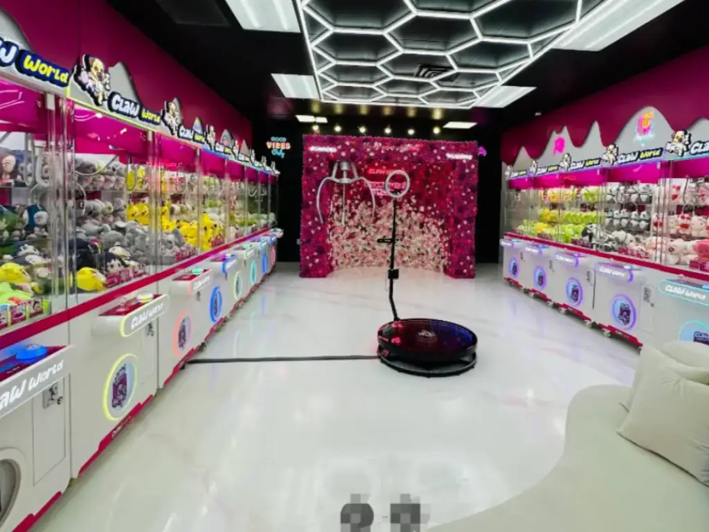 How to Customize Claw Machines to Fit Your Venue’s Theme