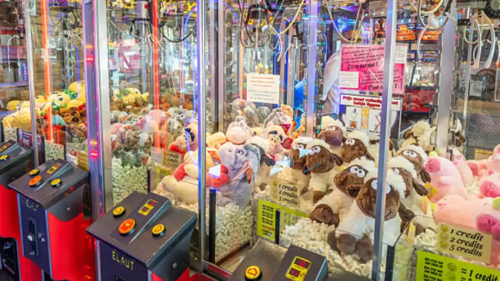 Operating a Claw Machine Store